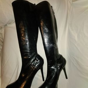 Sleek Black Guess Boots